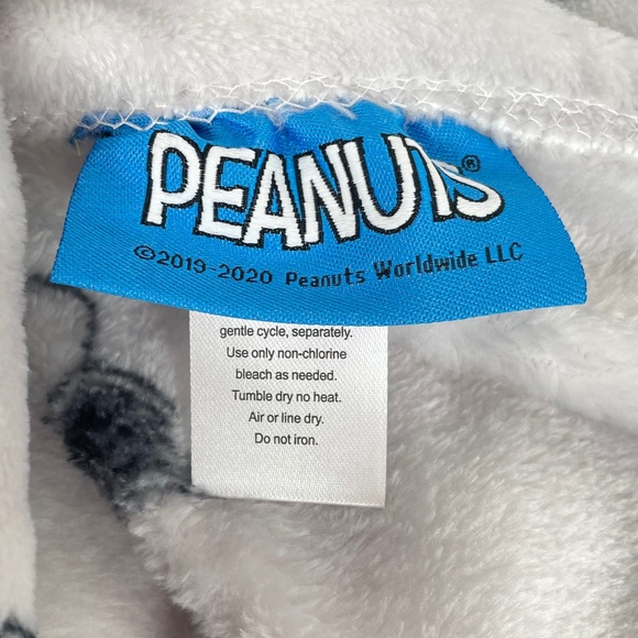 Peanuts Snoopy and Woodstock Throw Blanket, Gray, 50x70 - Picture 5 of 7